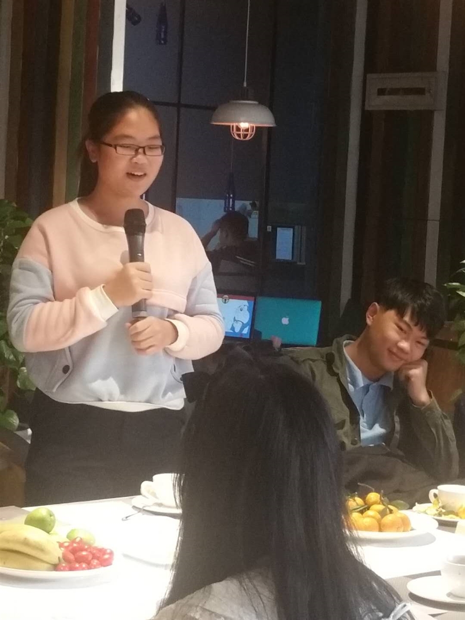 蘇同學(xué)在回答問題 蘇同學(xué)在回答問題