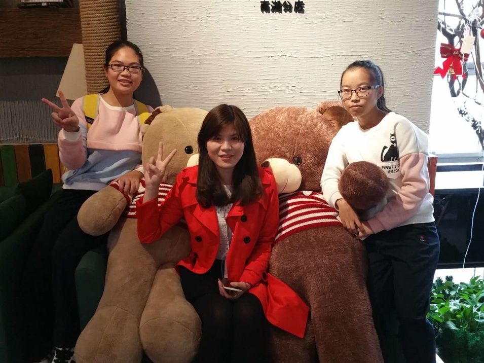 金沛日語教師馮老師和學(xué)員 金沛日語教師馮老師和學(xué)員